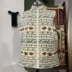 Northern Reflections Cream and Green Fleece Vest